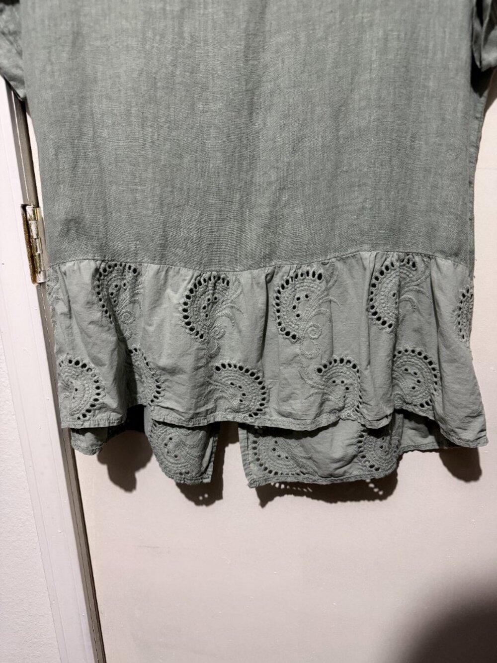 Terzo Millennio Made in Italy Sage Green Linen Eyelet Hem Tunic Top - Large - Picture 5 of 7